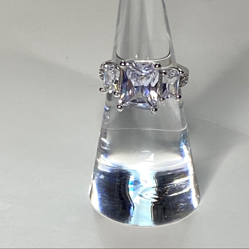 Silver toned Three stone ring